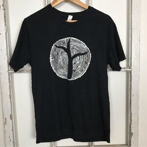 Men’s medium black T-shirt with wood cut graphic